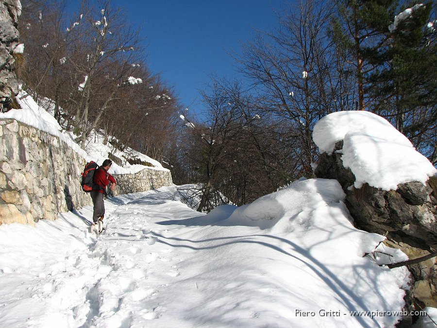 09 Salendo nella neve.jpg